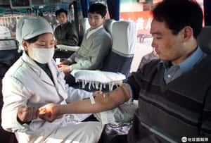 「河南血禍」吹哨人過世  揭露中國賣血經濟下的愛滋危機