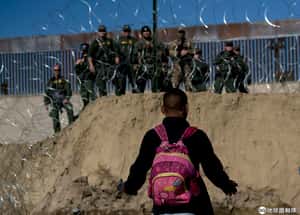 美墨邊境鐵絲網不見了   當地人拿去保衛家園