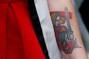 【地球 24小時】05/30 手臂上的女騎士