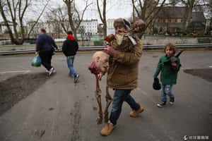 撿便宜撿到？  英國地窖館的另類拍賣會