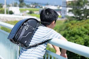 「學校是長了獠牙和角的地方」日本國中小每班平均1.5名孩童拒上學，稱：「提不起勁」