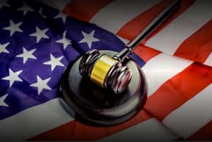 「我辭職，是因為我不能再沉默」聯邦法院法官辭終身職，敲響美國民主法治危機的警鐘