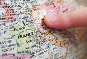 不小心侵吞法國領土？比利時農夫搬動兩百年邊界石