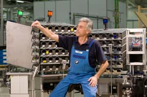 德車廠友善中高齡員工 背後有經濟考量