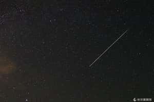 數百年前塵土劃過夜空  2015英仙座流星雨