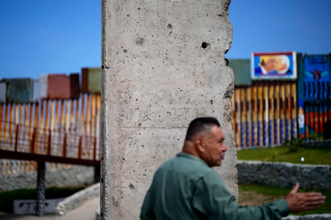 美墨邊境立起柏林圍牆殘垣　墨西哥市長盼望「一個沒有圍墻的世界」