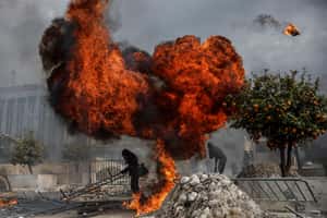 「追求真相與正義」坦比列車事故兩週年，希臘全國大規模抗議，政府面臨不信任危機