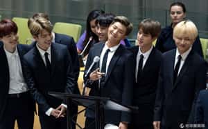 從蕈狀雲T恤到納粹帽子  南韓BTS防彈少年團服裝惹議