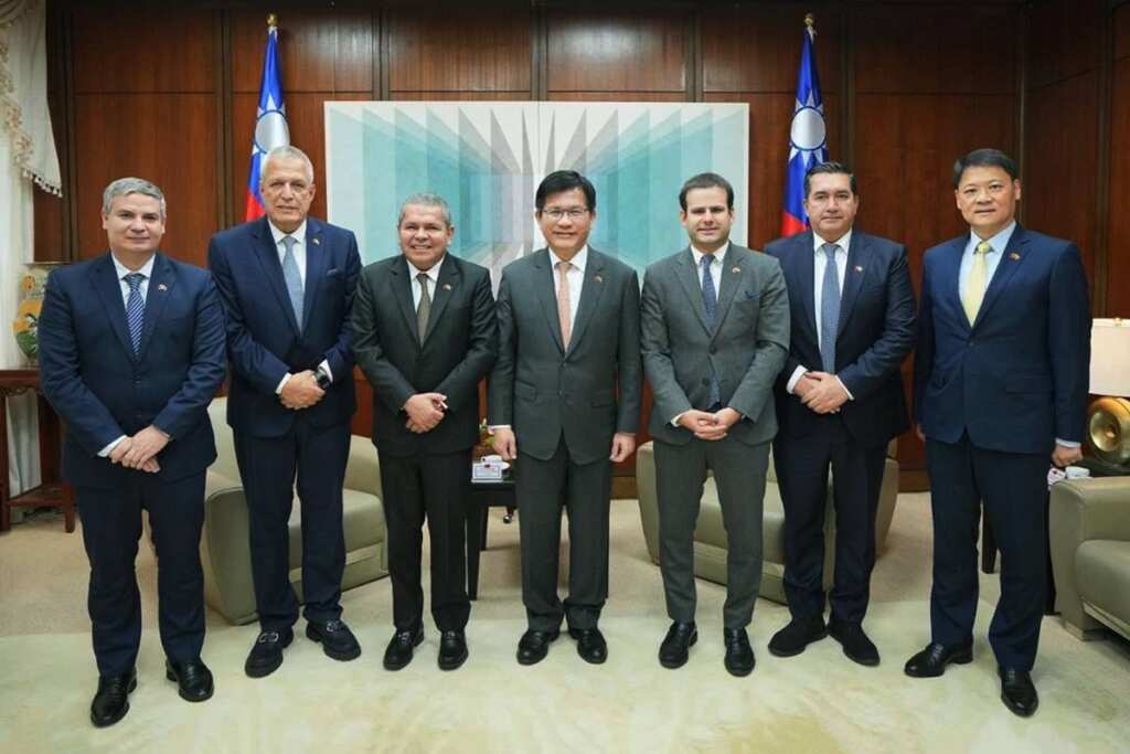 外交部長林佳龍接見哥倫比亞國會議員訪問團