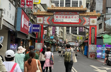 旅行不一定要去遠方！走進松山霞海城隍廟，重新認識我們每天經過的城市