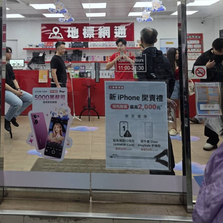 路人驚見Joeman下海賣手機！網笑瘋「奢華店員」「根本金秀賢！」