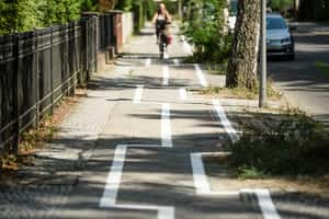 畫成鋸齒狀、加裝分隔島  世界各國腳踏車道大集合