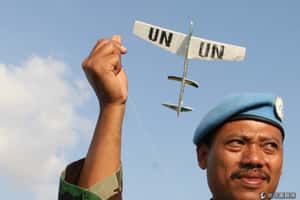 聯合國維和部隊   用手機換性服務