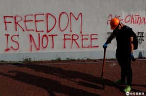 中國國慶70周年這天  香港警察使用實彈，首次有示威者中槍