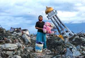 2,037人死亡、5,000人失蹤... 在印尼地震海嘯後，用鏡頭走過罹難者家屬的痛