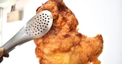 基隆便宜雞排推薦 | 鮮樂炸雞 肉質鮮嫩、外皮酥脆 個人套餐還加送飲料