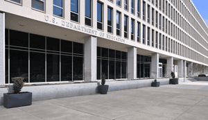 「總統可以縮編國會設立的部門嗎？」最高法院撤銷禁令，放行川普政府對教育部裁員逾千人