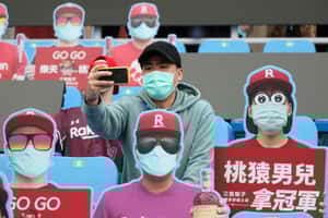 【地球 24小時】04/11  全球第一恢復賽季  中華職棒紙板應援團參上！