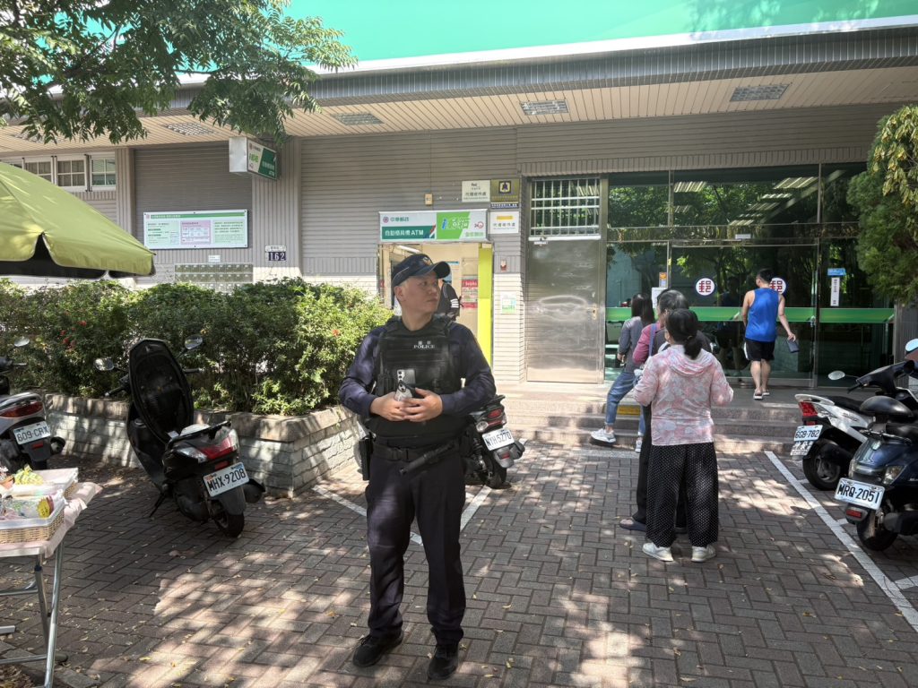 抖音賀先生愛你12萬分要騙12萬 臺中四平警郵局攔截王婦保住荷包