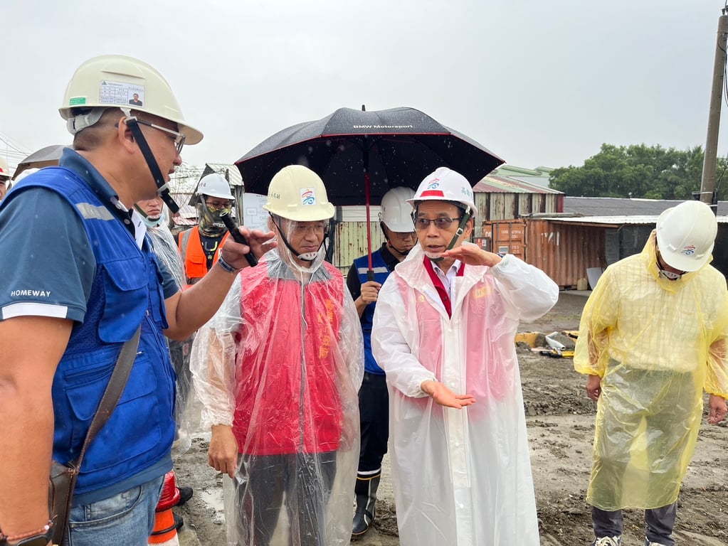 因應鳳凰颱風　林欽榮副市長視察八涳橋工區防汛