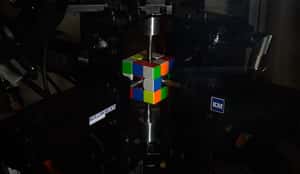 比人類眨眼速度還快！機器人解魔術方塊只要0.103秒　美國團隊破金氏世界紀錄