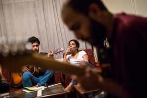 伊朗式失業：官二代、恨嫁女與窮小子