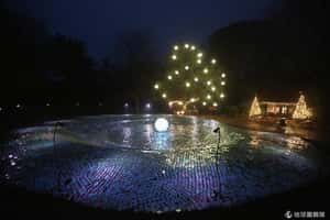 只想說美！英國莊園用CD片鋪出絕美聖誕風