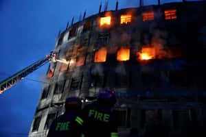 大門深鎖阻逃生 孟加拉食品加工廠惡火52人喪生