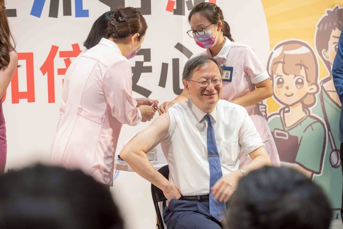 臺大醫院響應公費流感疫苗與新冠疫苗同步開打 守護全民健康