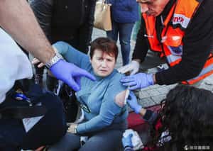 以色列公車濺血  13人遭刺傷