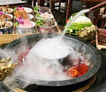 蔡記隆府龍頭寺老灶火鍋-中山總店│沉浸式霸氣金龍宮廷火鍋宴！演藝圈私藏的重慶老灶魂！台北必吃正宗重慶麻辣火鍋│台北麻辣鍋推薦