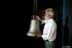 希臘最後製鐘人  「愛的勞動」甘之如飴