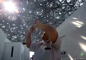 沙漠中的藝術聖殿  阿布達比羅浮宮