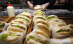 浪漫不能果腹  法國人寧選速食省錢拼工作