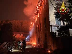 義大利近400年修道院遭祝融　修女們全數逃生 聖髑被救出，壁畫已焚毀