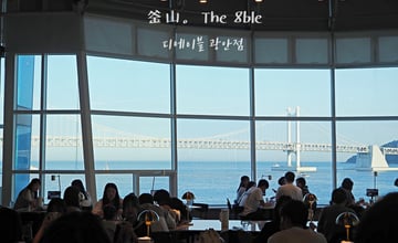 釜山餐廳｜The 8ble 디에이블：坐擁廣安大橋第一排景觀，美景與美食兼具的廣安里海景餐廳推薦