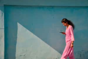 「牆上的鐘？手上的錶？我們有自己的時間！」印度式Timepass讓生活慢下來