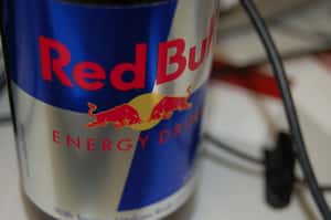 喝了再上 小心能量飲料喝多了會上癮