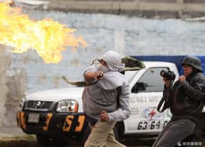 政府失能沒擔當  墨西哥民眾焚總統人像