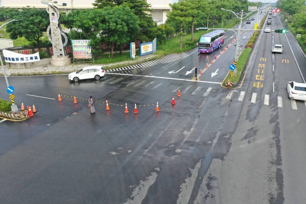 中秋連假返程車潮湧現 屏東警方啟動北上調撥車道疏導車流