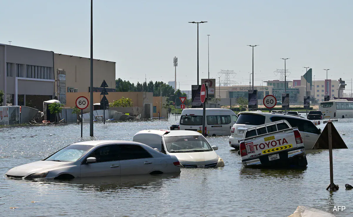 杜拜成雨不停國，專家憂：極端氣候與「氣象戰」恐釀悲劇