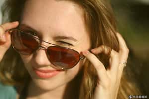 眨個眼 隱形眼鏡就能望遠