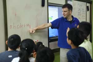 外國的月亮比較圓？英國名校海外分校大受亞洲家長歡迎