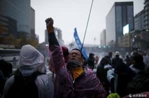 南韓示威2大重點：老員工減薪與歷史課本