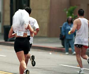 「說我願意前先跑五公里」新人邀請賓客一起跑步寫下婚禮新章，你願意嗎？