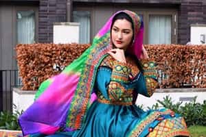 黑色罩袍才不屬於阿富汗 女性用五彩傳統服飾反擊塔利班