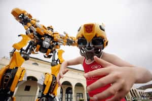 人見人愛！ 大黃蜂世界巡迴要幫電影站台