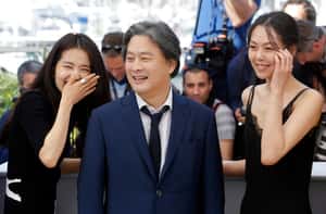 在好萊塢大罷工期間仍持續製作《同情者》，國際名導朴贊郁遭美國編劇工會開除會藉