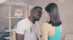 「把黑人洗成華人」   中國洗衣廣告涉歧視外加抄襲