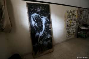 不知畫作天價   加薩居民賤賣藝術家塗鴉
